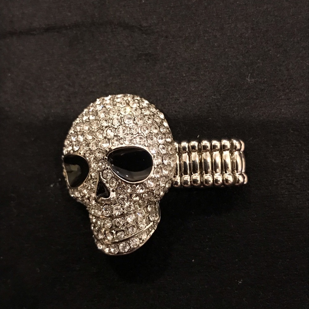 Skull ring